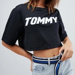GIGI HADID TOMMY LOGO MESH CROP T-SHIRT